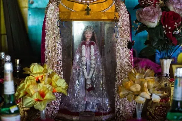German Girl Shrine Of Singapore
